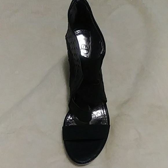 Shoes - Picture 1 of 4